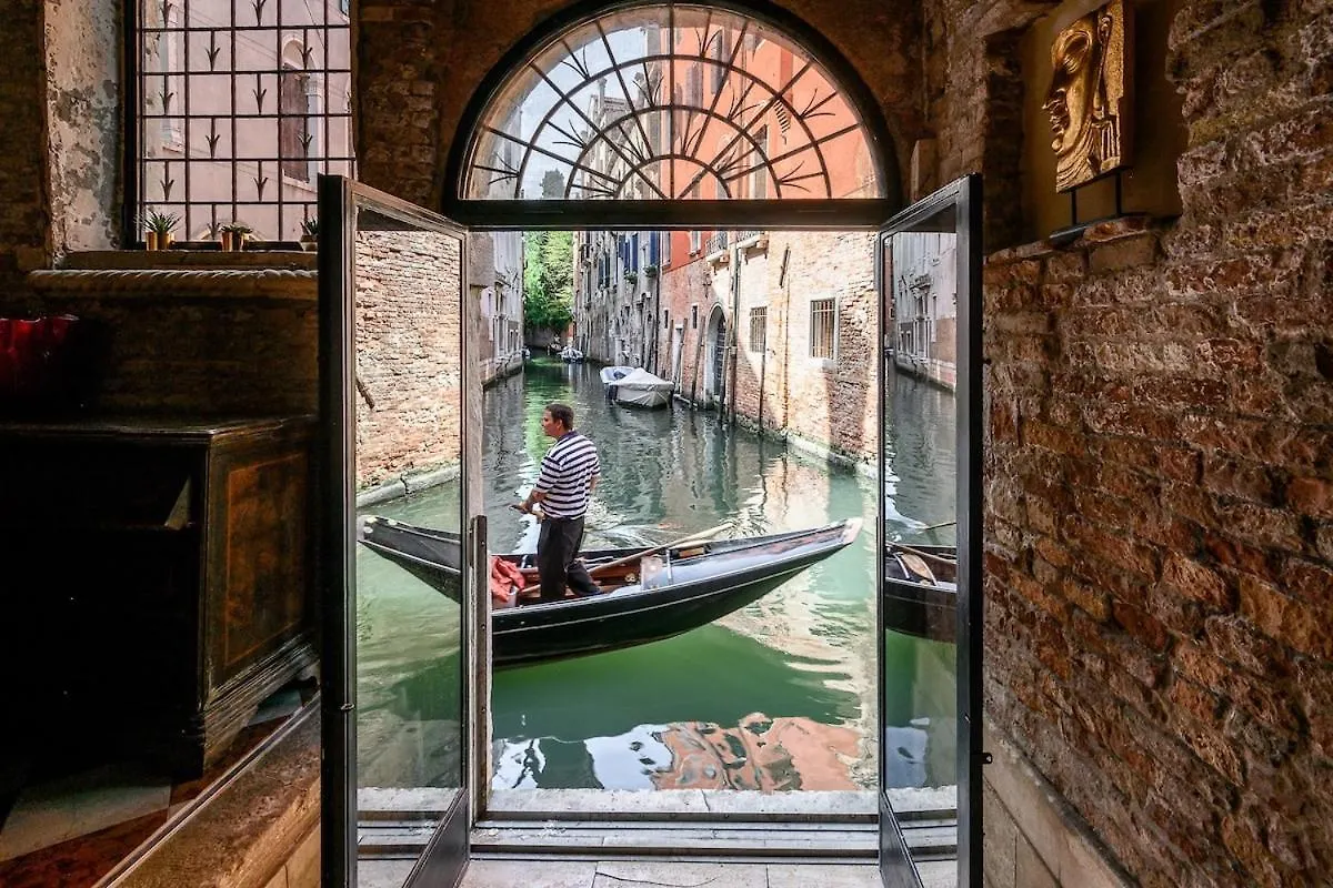 Apartment Apt Window On Venice