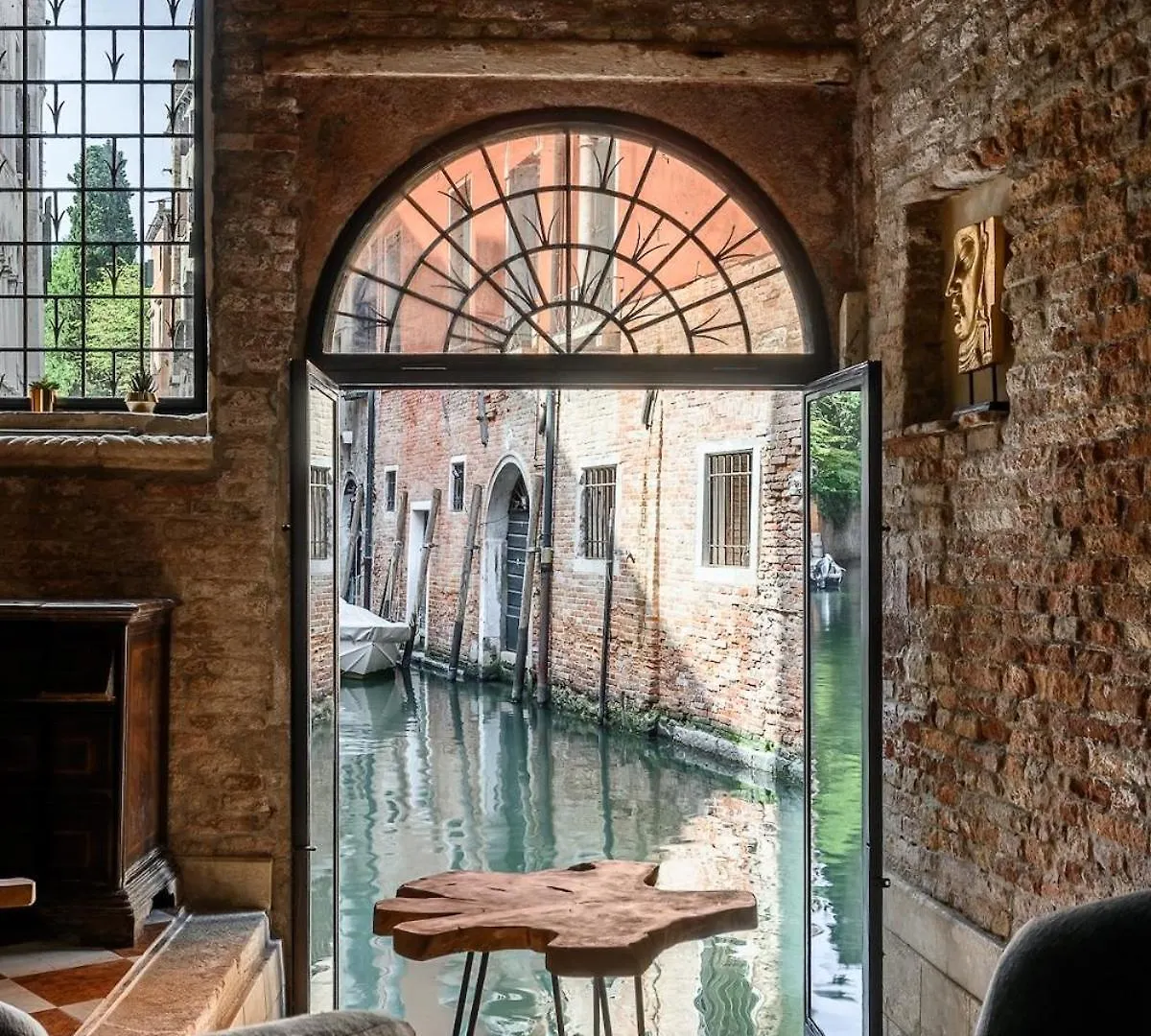 Apt Window On Venice