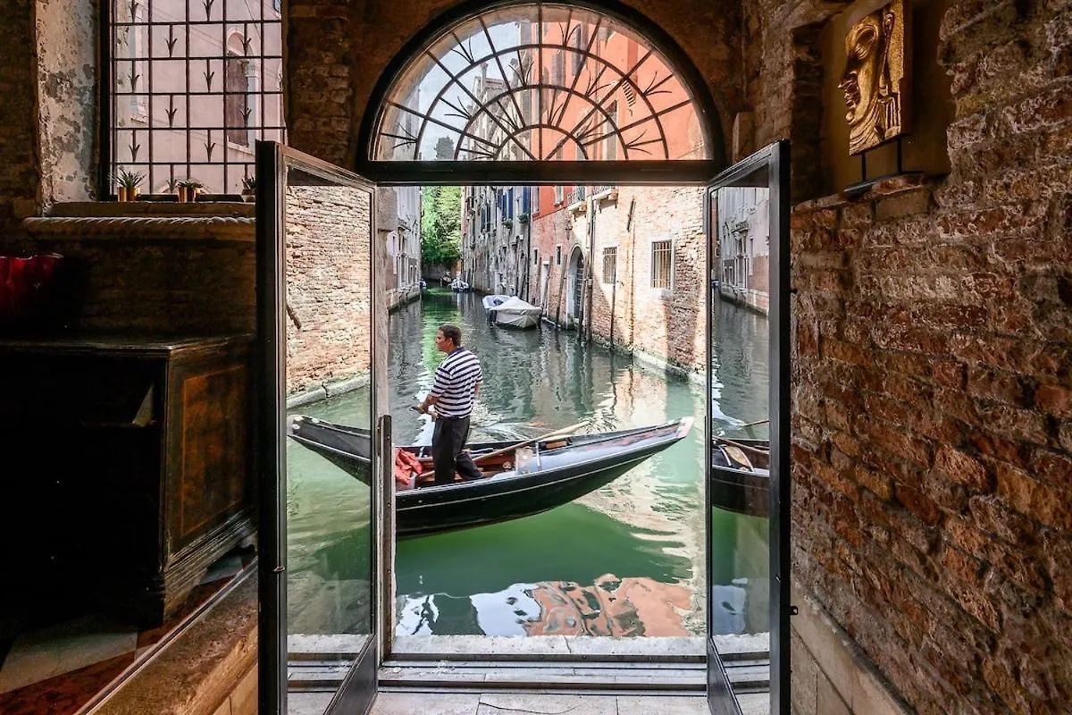 Apt Window On Venecia